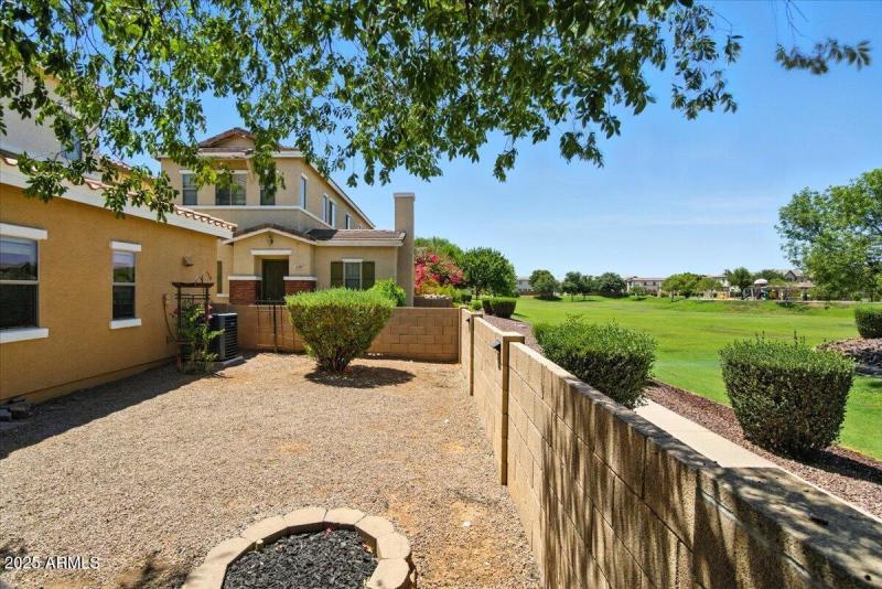 Yard backs to Greenbelt