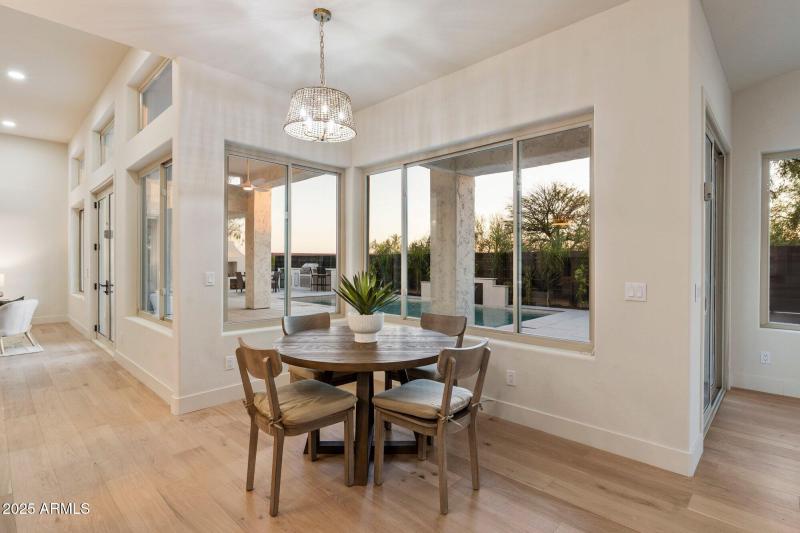 Kitchen Breakfast Area