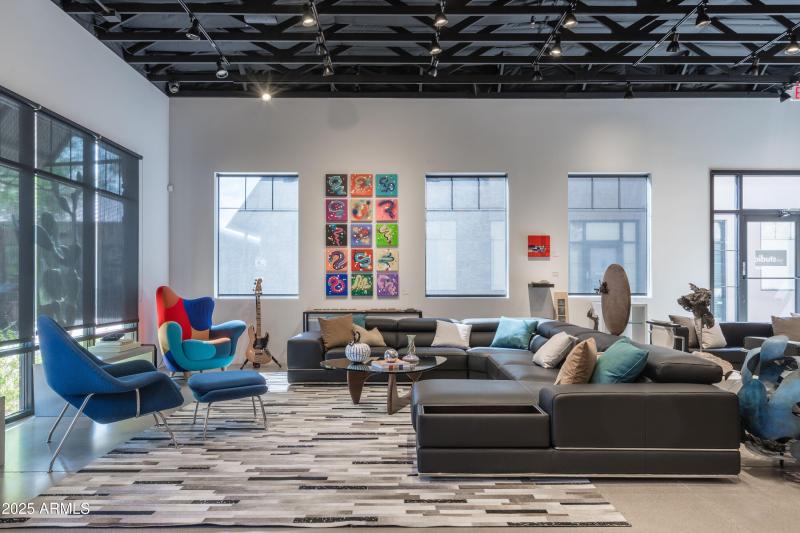 005_Studio Lounge Area