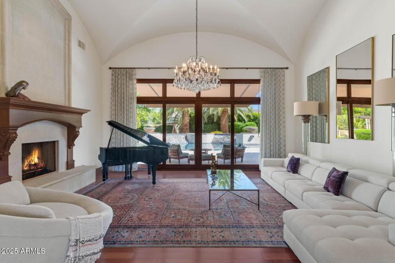 6730 E Sunnyvale Rd-large-010-022-6730 E