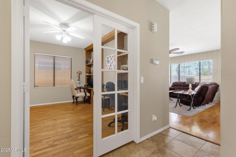 Downstairs bedroom w/closet