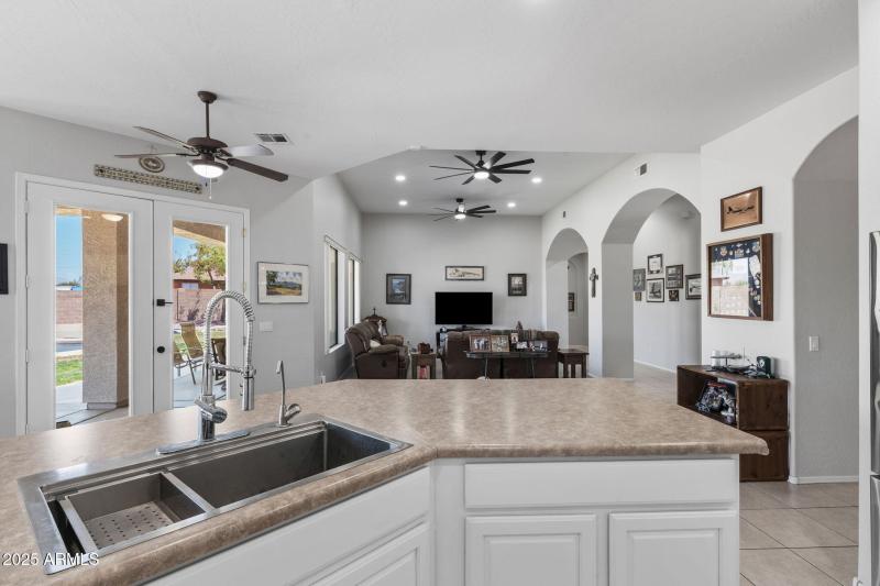 09__11518 E Enrose St