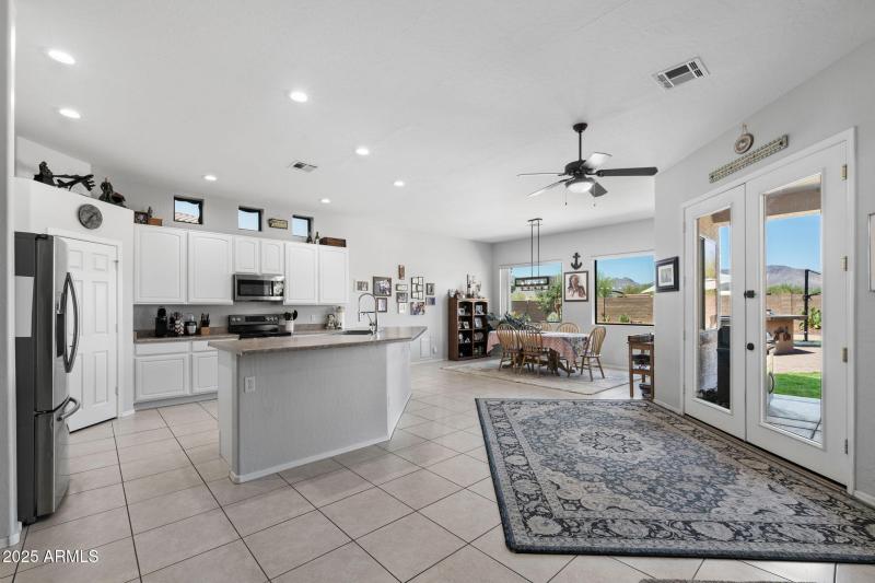 15__11518 E Enrose St