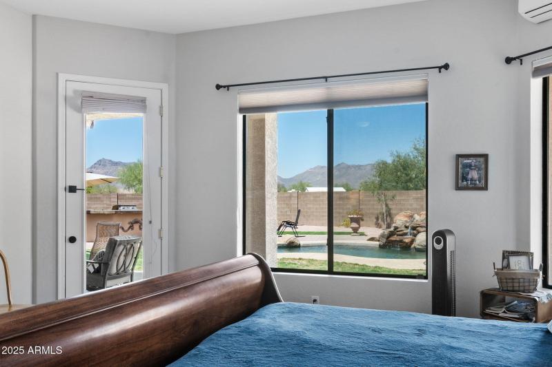 21__11518 E Enrose St