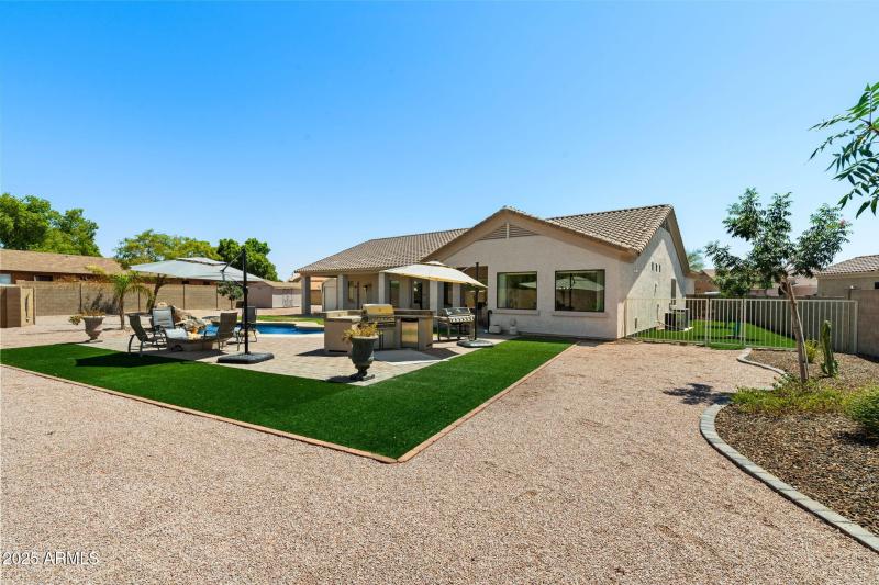 33__11518 E Enrose St