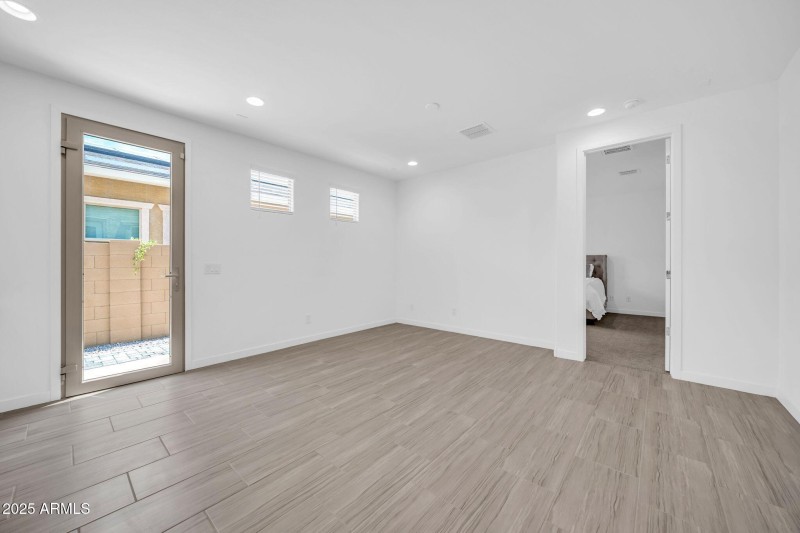 2033 W Burnside Trl-10