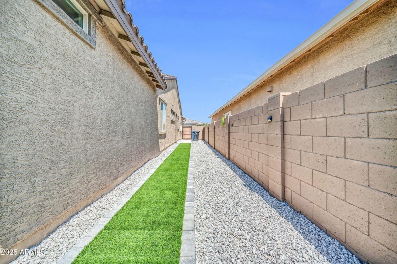 2033 W Burnside Trl-47