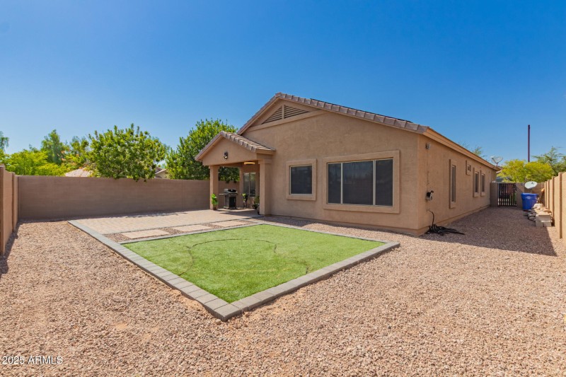 Spacious Backyard Retreat