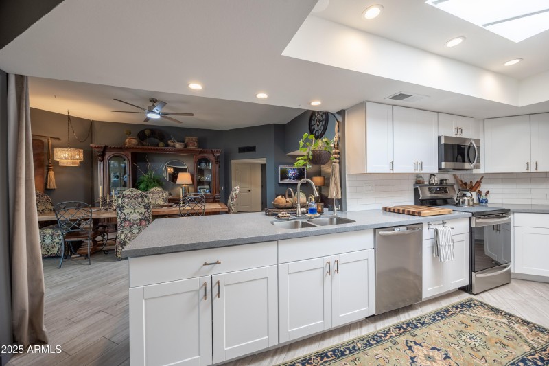 KITCHEN TO DINING/FAMILY RM