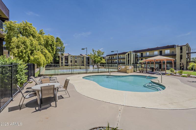 32-web-or-mls-Holmes Ave 140-32