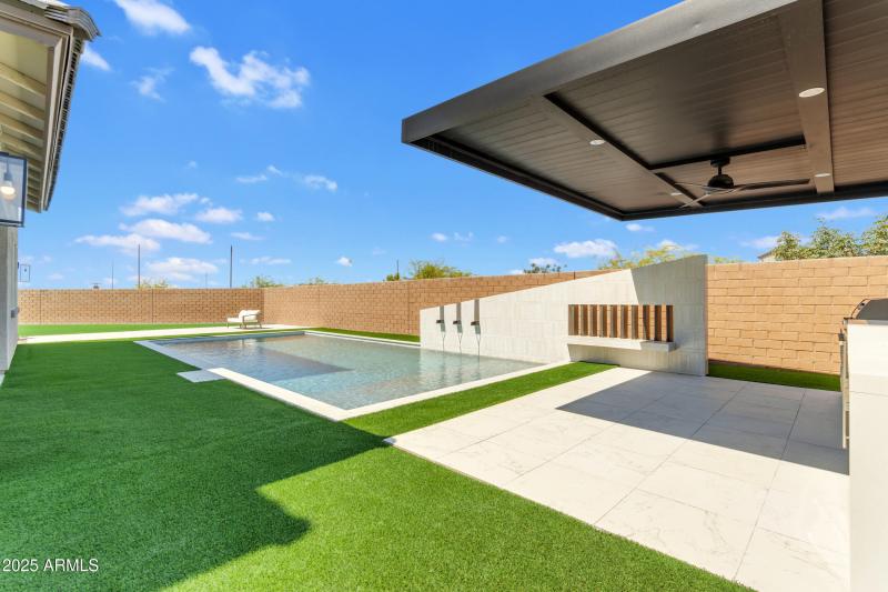 163_181_a4m_luxtwins