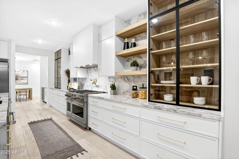 84_154_460_a4m_luxtwins