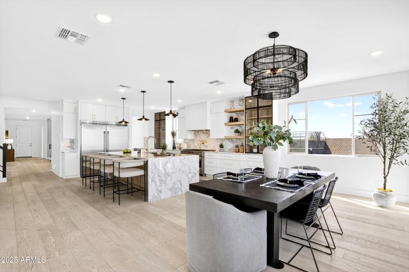 72_139_416_a4m_luxtwins