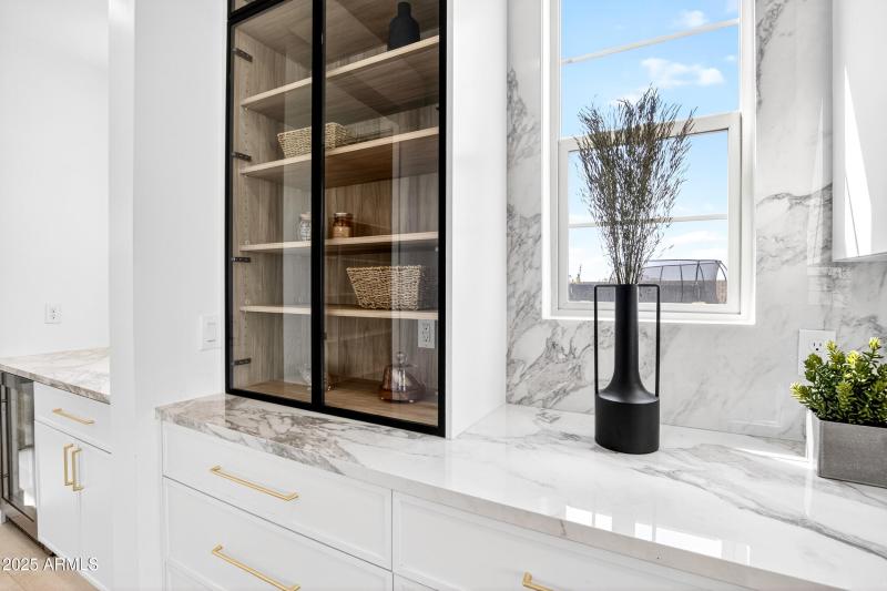 61_127_379_a4m_luxtwins