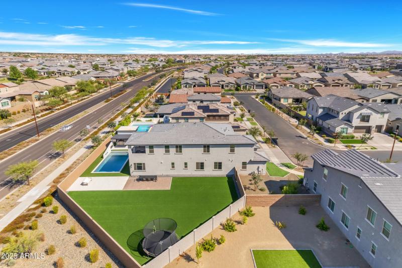 183_511_a4m_luxtwins