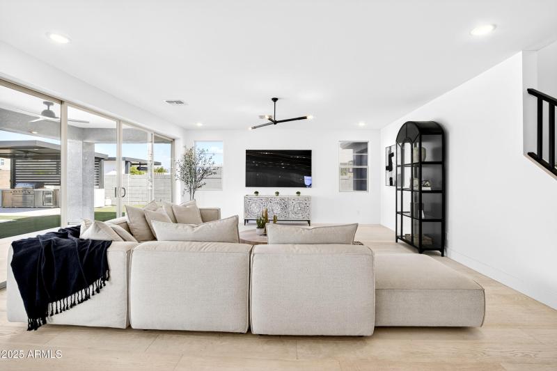 45_108_322_a4m_luxtwins