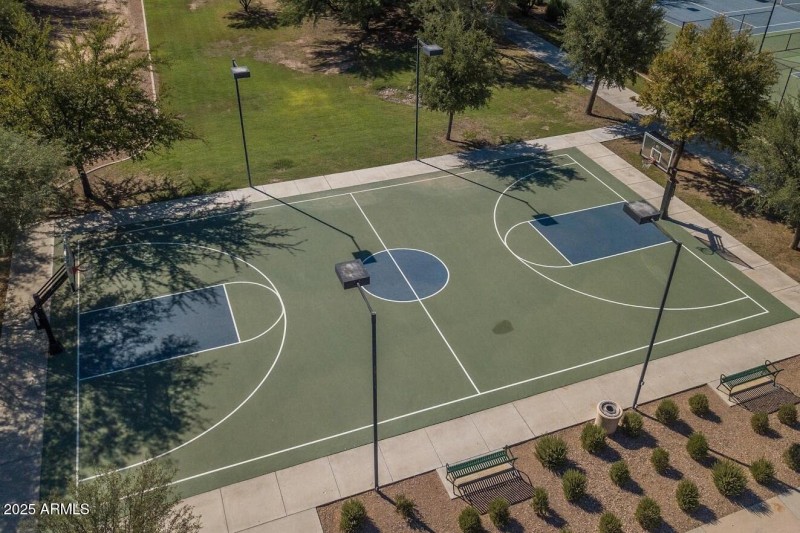 13_OutdoorBasketballCourt