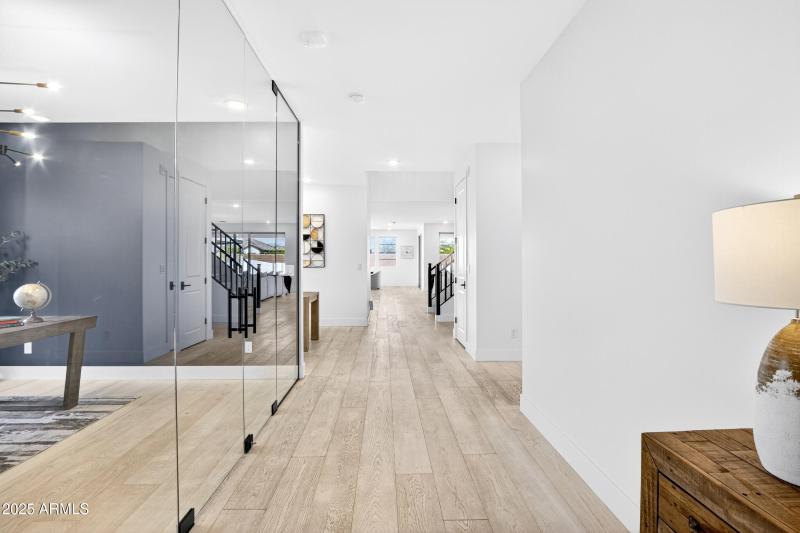 29_082_244_a4m_luxtwins