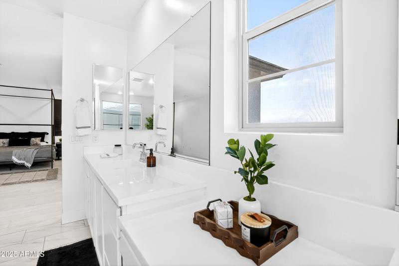 140_043_129_a4m_luxtwins