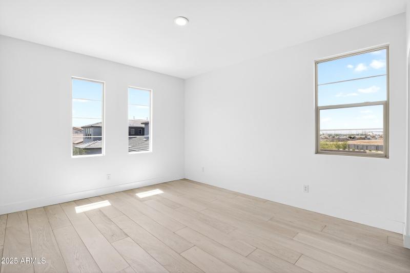 153_016_048_a4m_luxtwins