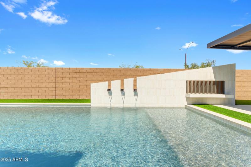 168_196_a4m_luxtwins