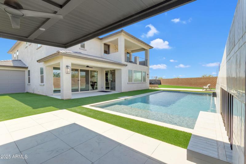 164_184_a4m_luxtwins