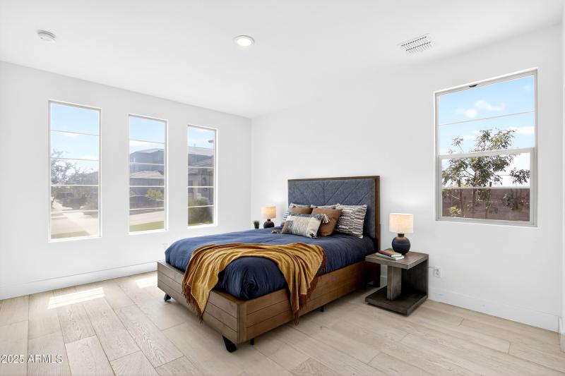 93_006_018_a4m_luxtwins