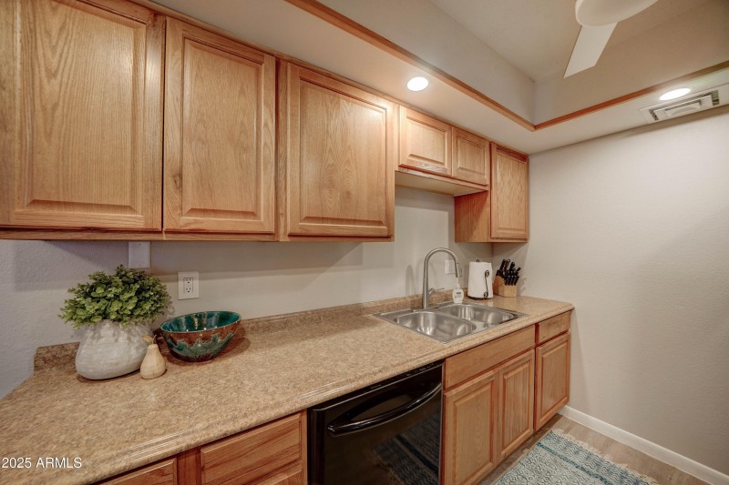 3030 E Clarendon Ave, 16-7