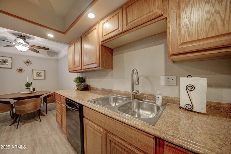 3030 E Clarendon Ave, 16-9