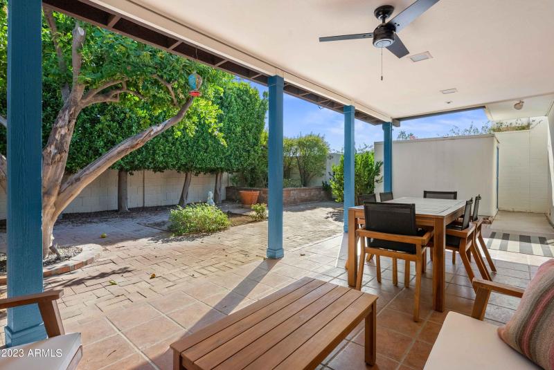 Covered Patio w/ Ceiling Fan