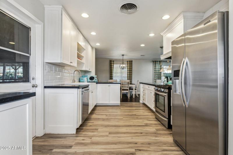 6-web-or-mls-3609-e-fairmount-ave