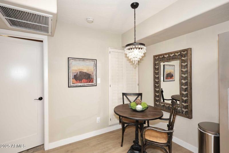 6249 - #13 - Breakfast Nook