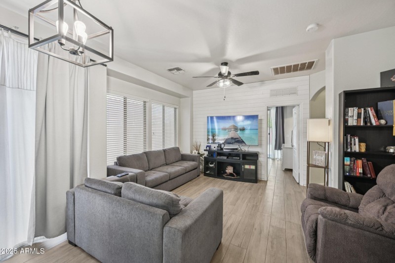 5-web-or-mls-S Bristol-S1008-005