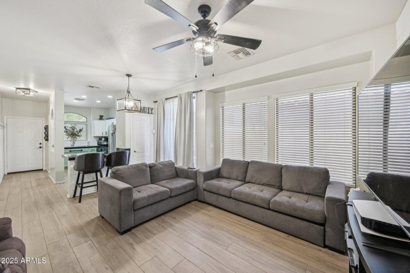 6-web-or-mls-S Bristol-S1008-006