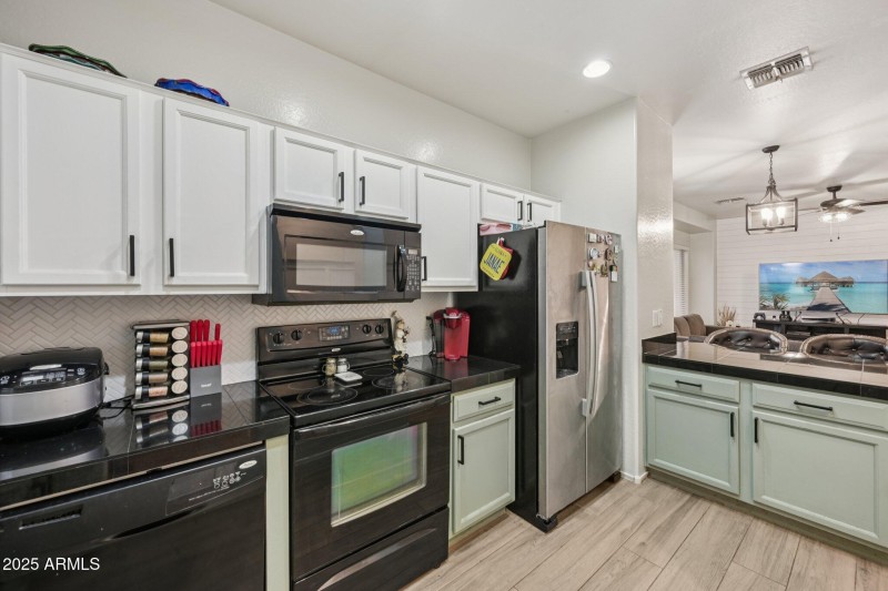 11-web-or-mls-S Bristol-S1008-011