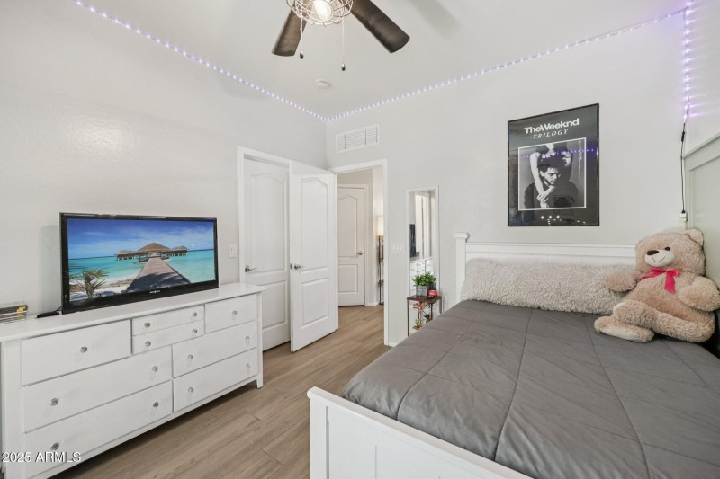 18-web-or-mls-S Bristol-S1008-018