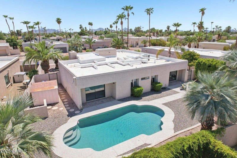 50-web-or-mls-E Kelton Ln-S0708-050