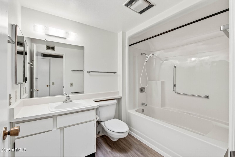 48_17807_125th48_mls