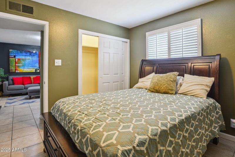 13-web-or-mls-8046-e-oak-st