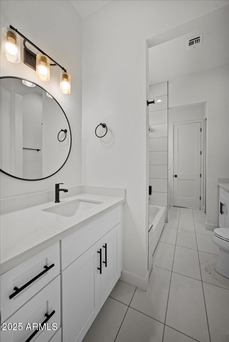 Bathroom 2 - Jack & Jill