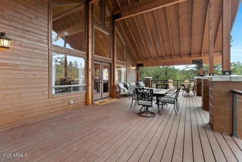 Outdoor Trex Deck 2-2343 E Dovetail Trai