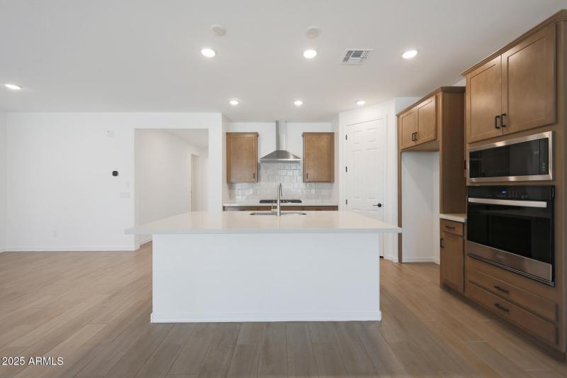 PHX_Landmarke_Lot 1039_Azure_866_kitchen