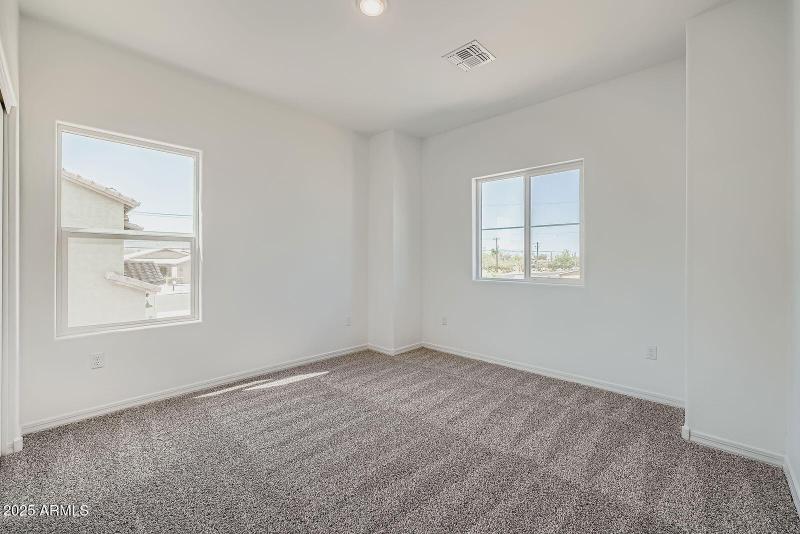 19 - 5519 Guest Room 1