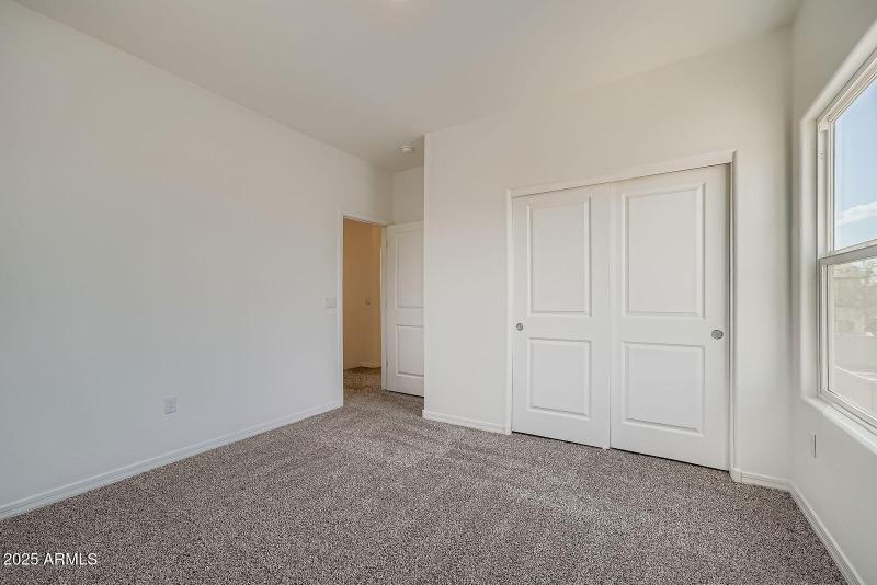 20 - 5519 Guest Room 1