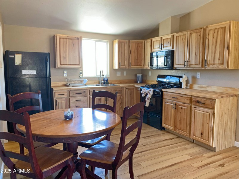 Upgraded Kitchen Cabinetry!