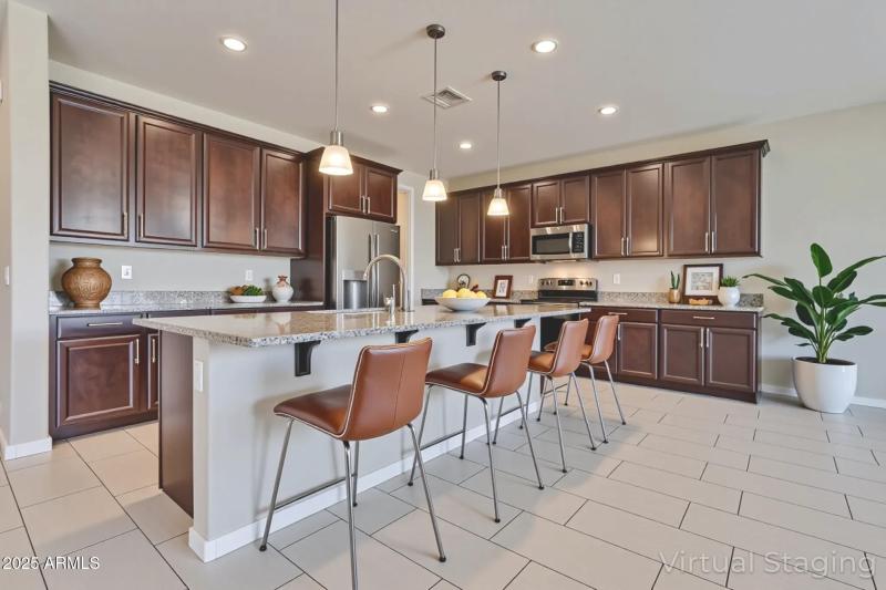 Kitchen island w/ barstools