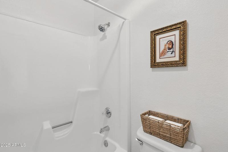 EVEN THE TUB/SHOWER IS REDONE!!!