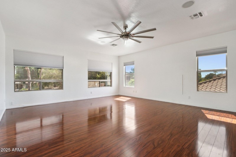 Primary Bedroom (Upstairs)