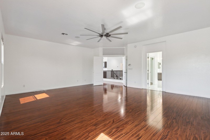 Primary Bedroom (Upstairs)