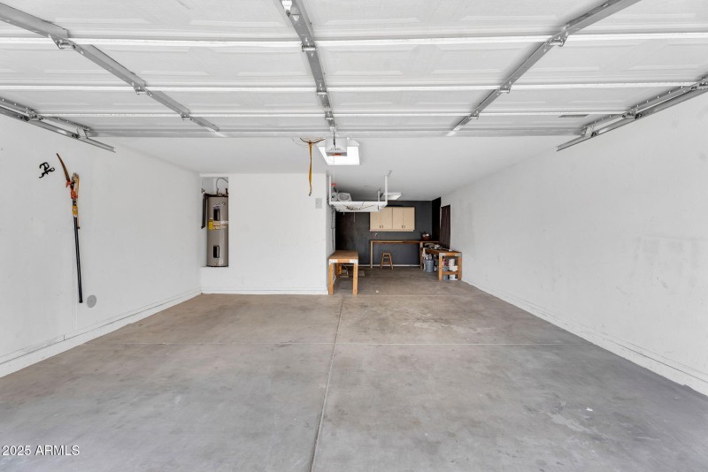 Tandem / 3 car garage